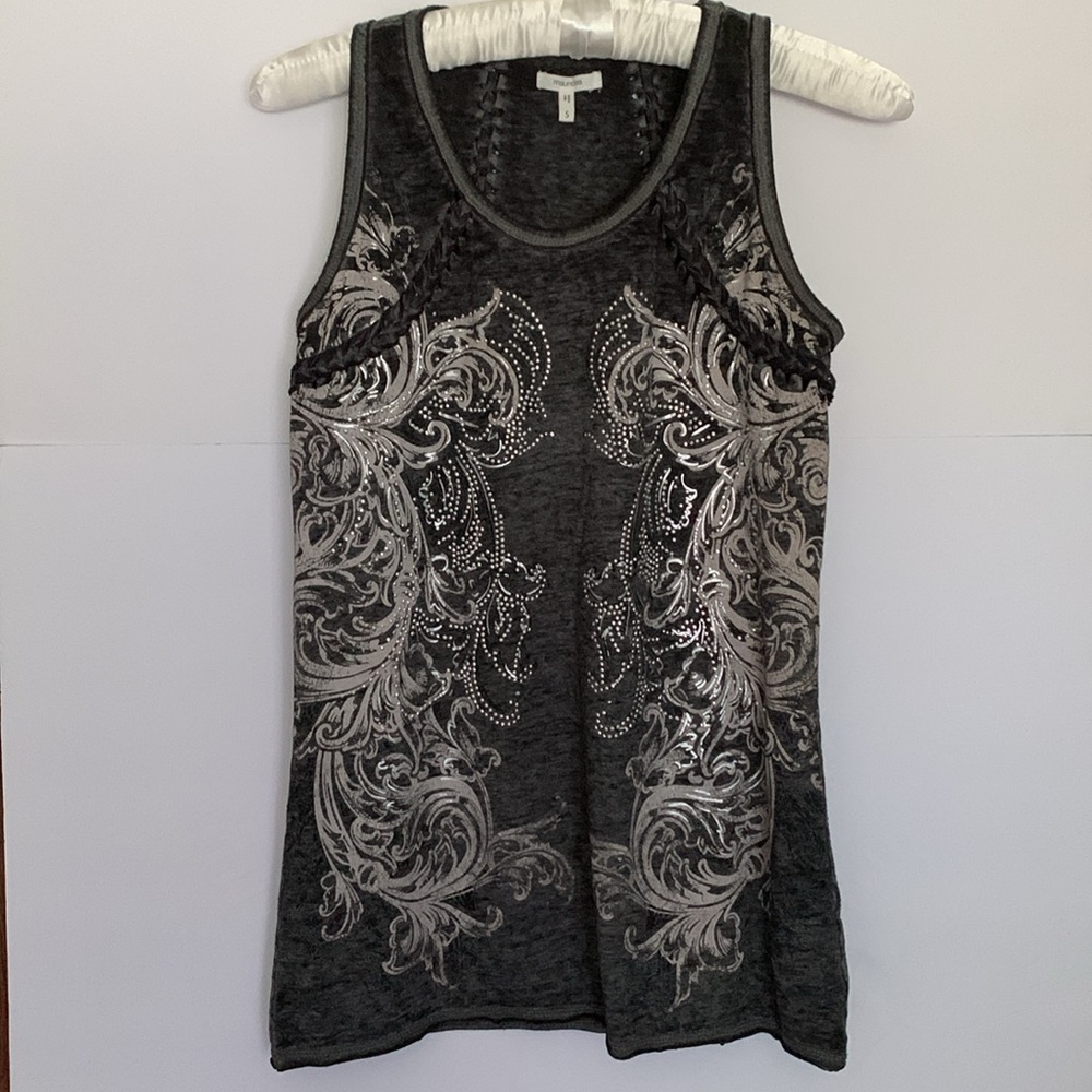 ❤️MAURICES Embellished Foiled Tank Size Medium EUC